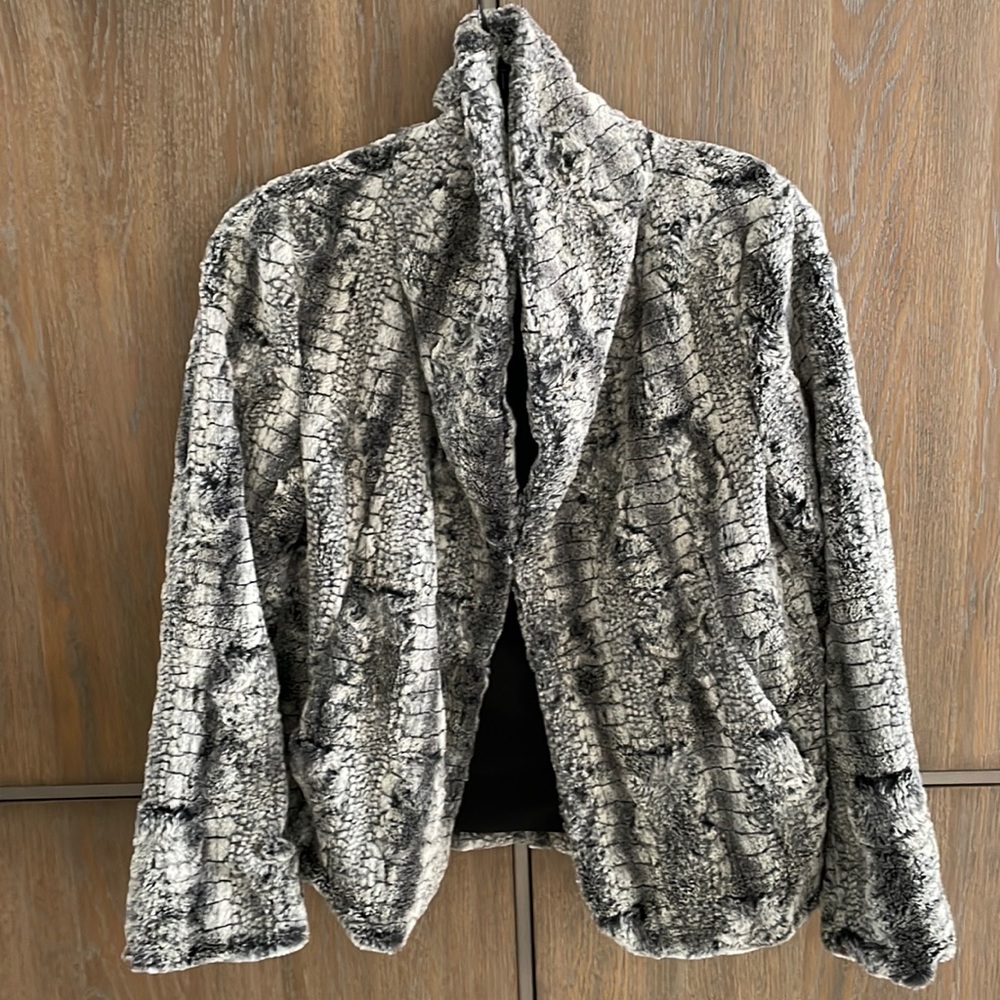 Fifteen Twenty Womens Black/White Jacket size S